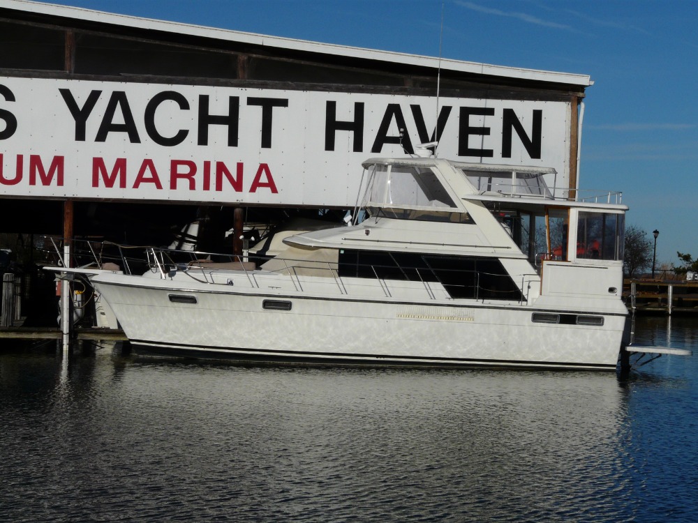 Reynolds Yacht Sales logo