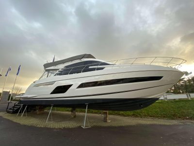 Fairline Squadron 53