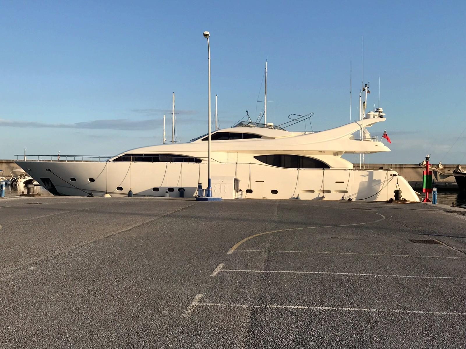 Ferretti Yachts 94 Custom Line