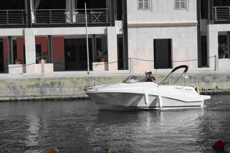 Quicksilver 640 Active Cabin