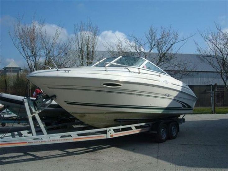 Sea Ray 215 Express Cruiser