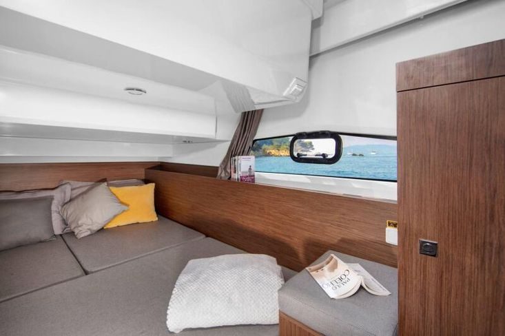 2022 Jeanneau Merry Fisher 1095 Flybridge