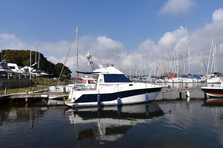 2009 Rodman 870 Flybridge