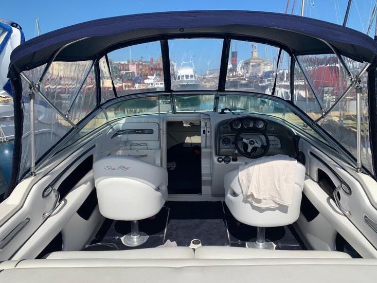 2006 Sea Ray 220 Sun Sport