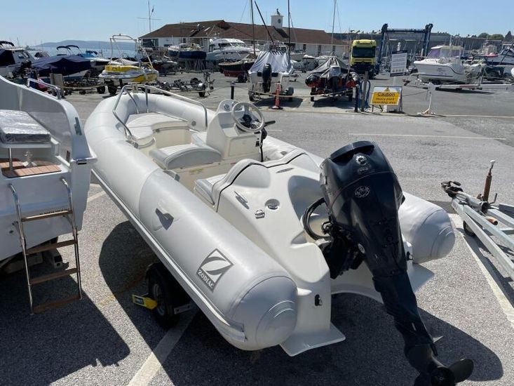 2004 Zodiac 420 Yachtline