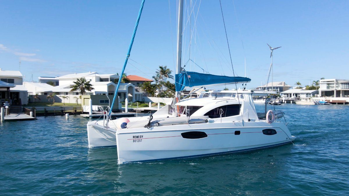 2010 LEOPARD 38