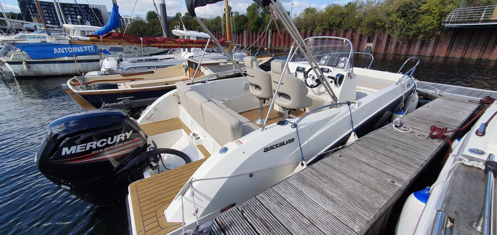 Quicksilver 605 Activ Open