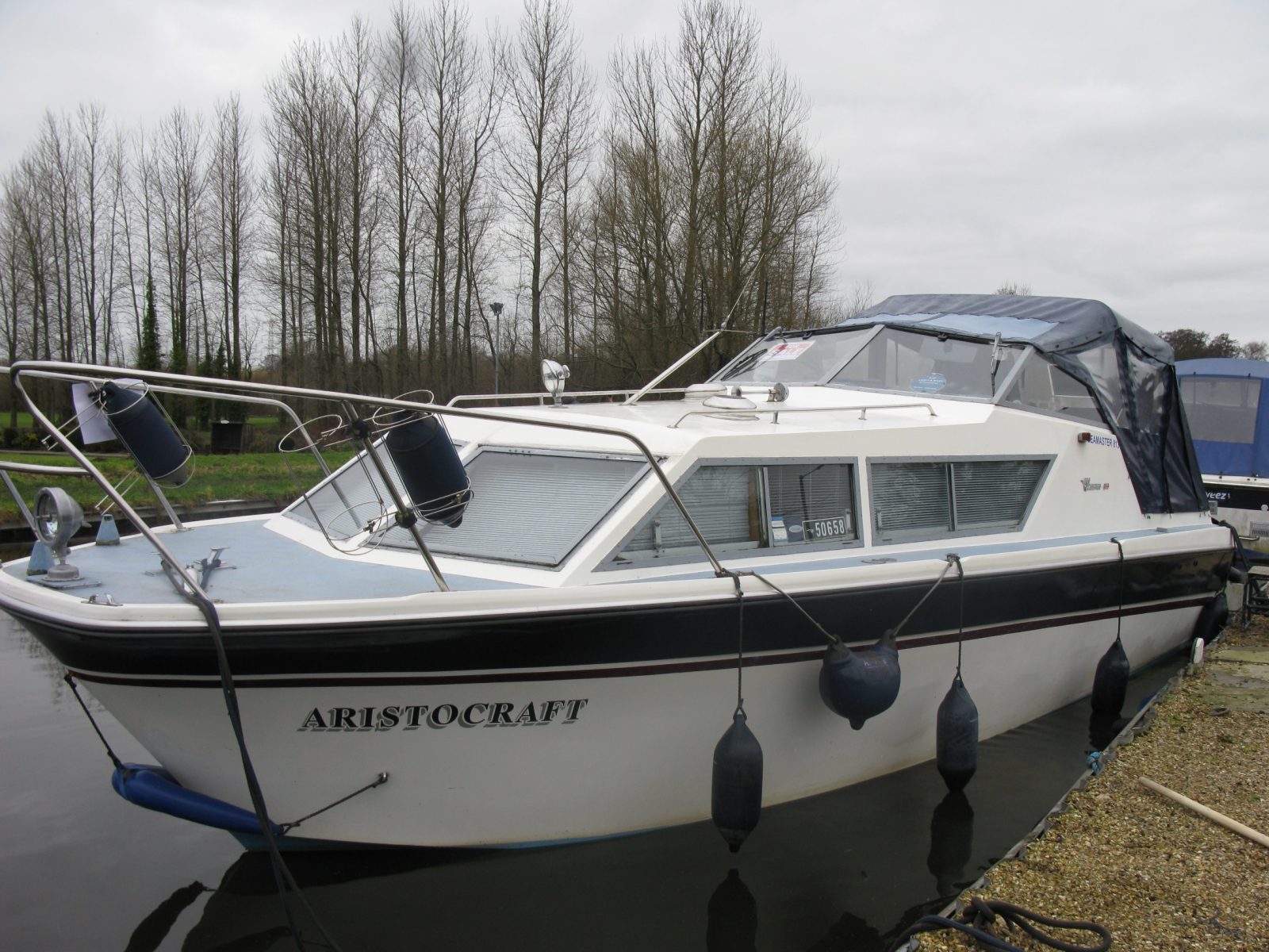 SEAMASTER 813 INLAND WATERWAYS CRUISER