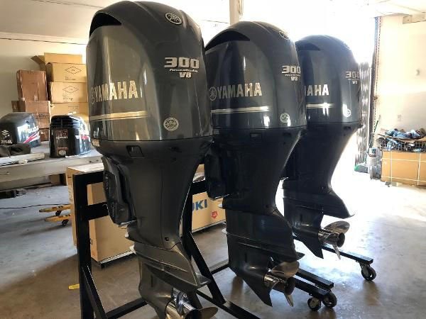 Slightly used Yamaha 300HP 4 Stroke Outboard Motor Engine