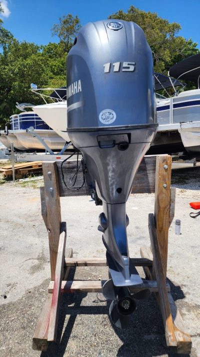 Used Yamaha 115 HP 4-Stroke Outboard Motor Engine