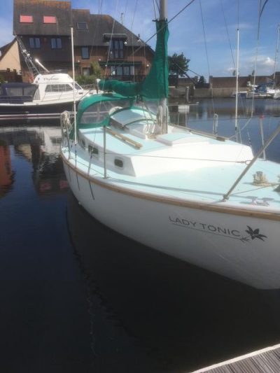 Macwester 27 sailing yacht