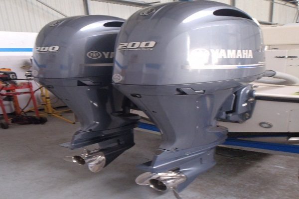 Twin Used Yamaha 200 HP 4-Stroke Outboard Motor