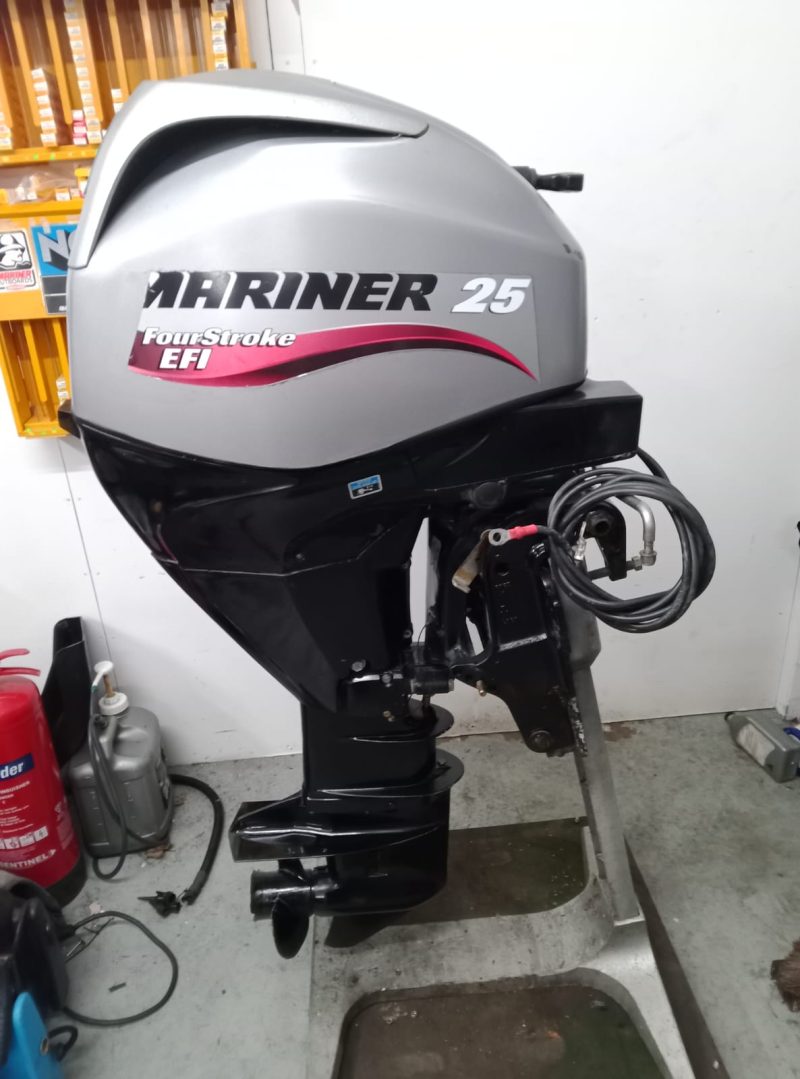 Mariner 25hp 4/ outboard long shaft electric start &amp; power trim