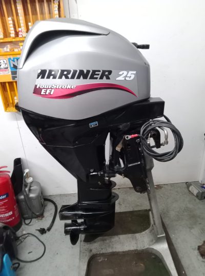 Mariner 25hp 4/ outboard long shaft electric start &amp; power trim