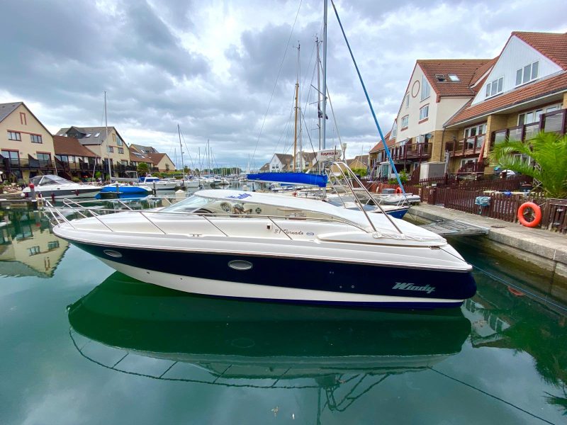 Windy 31 Tornado sports cruiser