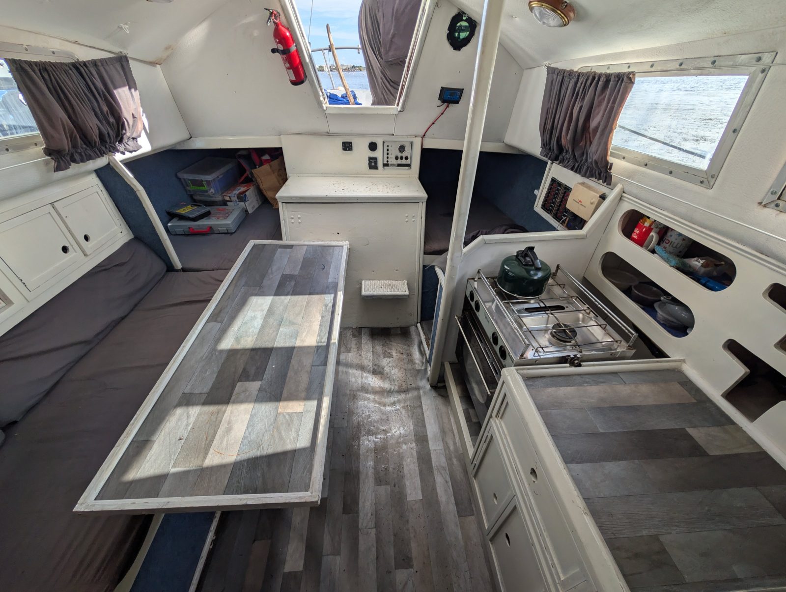 Sabre 27 fin keel yacht.