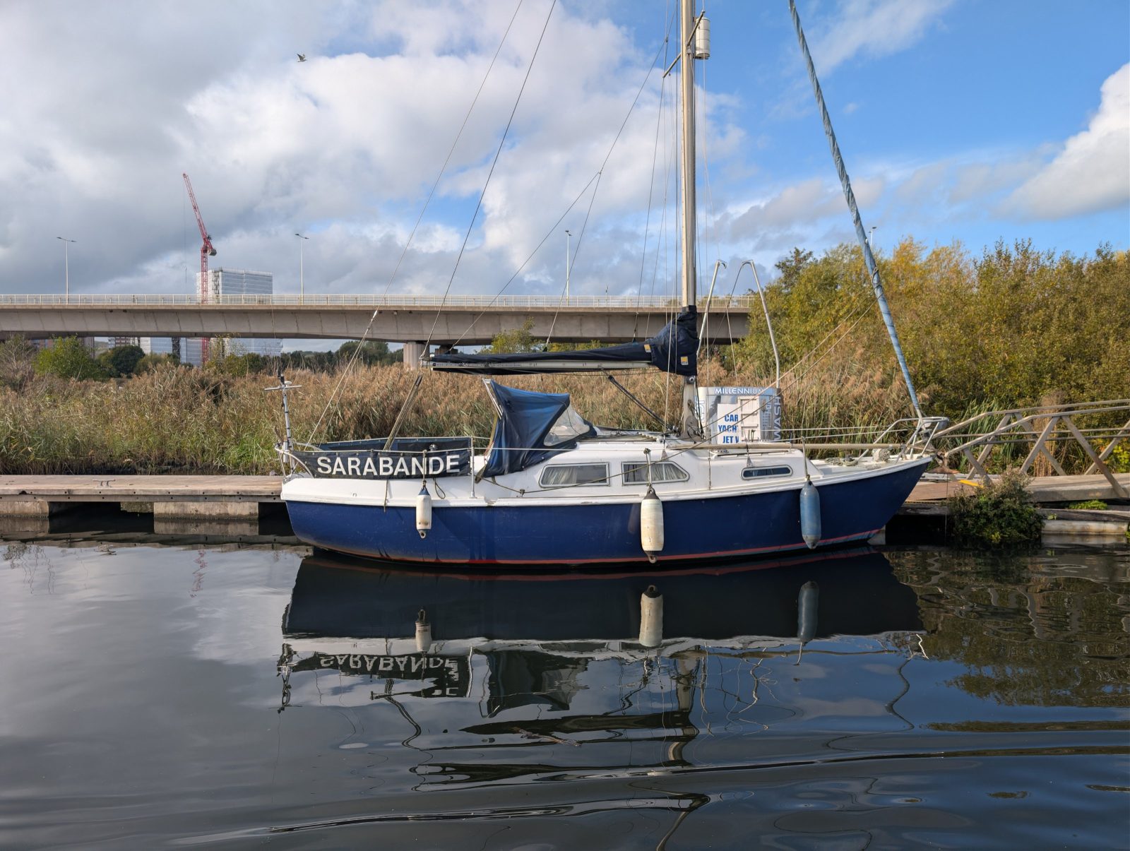 Sabre 27 fin keel yacht.