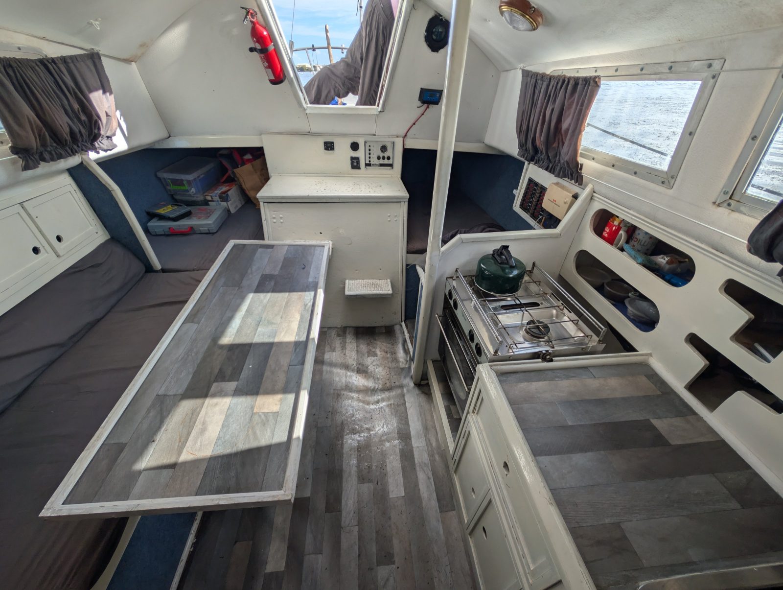 Sabre 27 fin keel yacht.