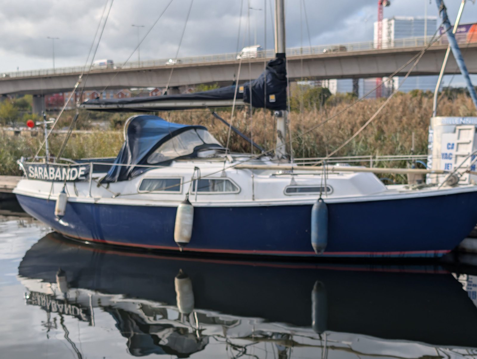 Sabre 27 fin keel yacht.