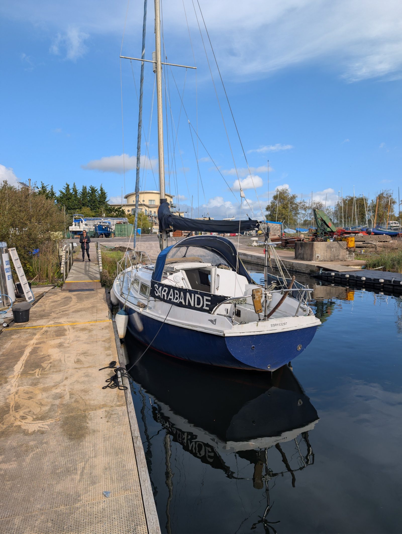 Sabre 27 fin keel yacht.