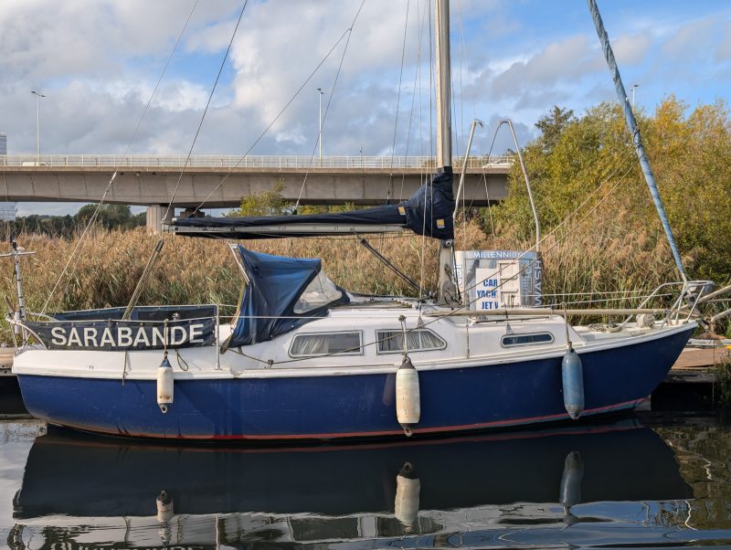 Sabre 27 fin keel yacht.